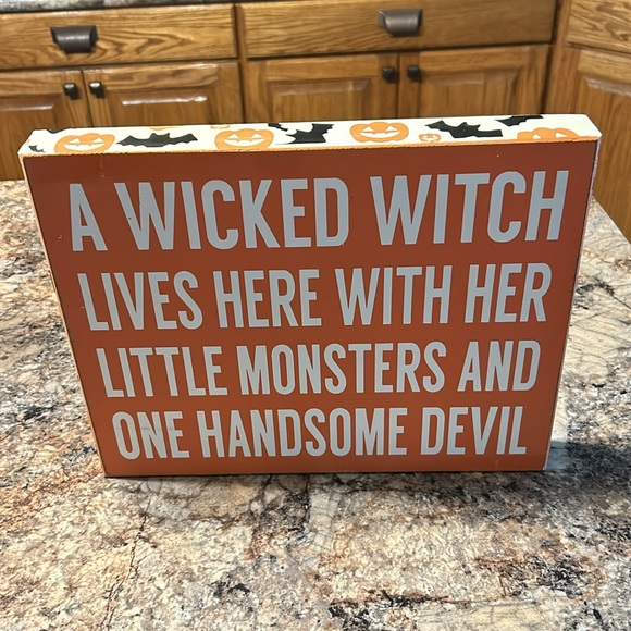 NWOT Halloween Sign - Picture 3 of 3